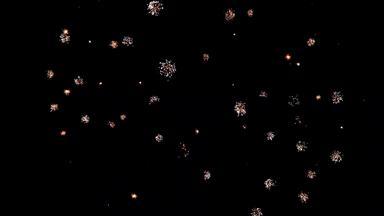 色彩斑斓的烟花黑暗天空显示庆祝活动显示独立一天7月
